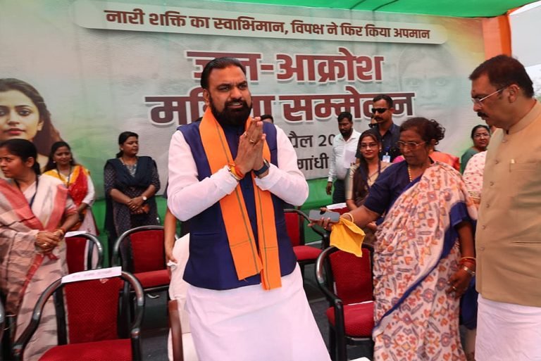 महिला कार्यकर्ताओं द्वारा आयोजित जन आक्रोश महिला सम्मेलन में (2026)