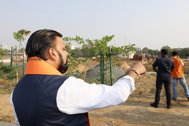 जेपी गंगा पथ, पटना के किनारे समग्र उद्यान योजना का निरीक्षण (2026)