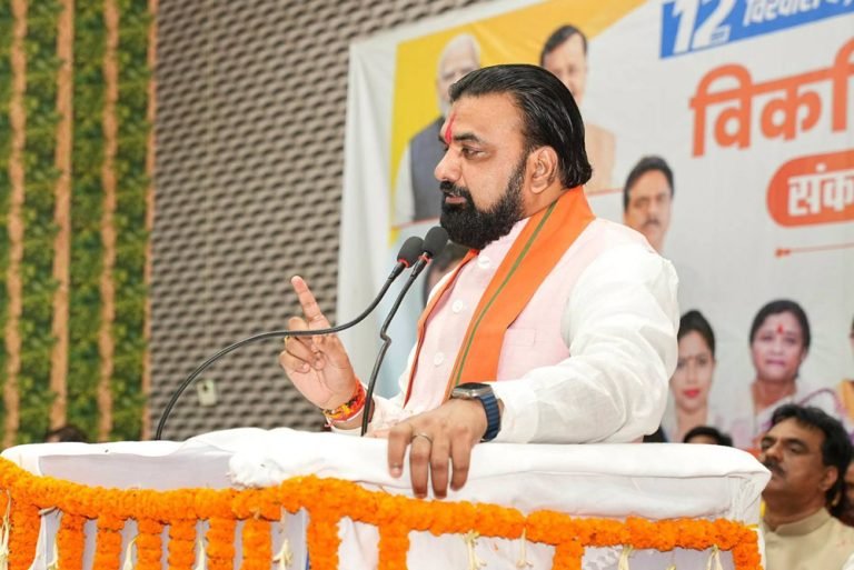 Addressing the Viksit Bharat Sankalp Sammelan at Piplawa, Naubatpur, Patna (2026)