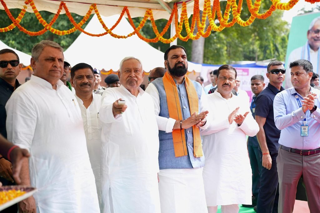 पश्चिम चंपारण में विकास परियोजनाओं का शुभारंभ